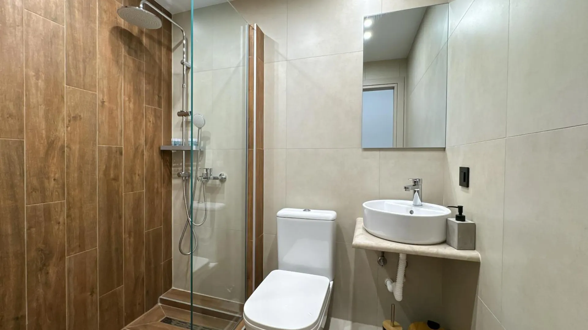 Whitekaravan Suite Thessaloniki 0*,  Greece